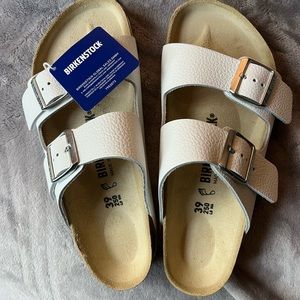 Birkenstock Arizona Sandals in White. Size 39.